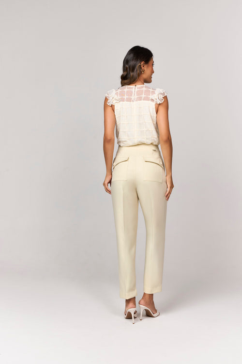 BLUSA COM DETALHE BABADOS