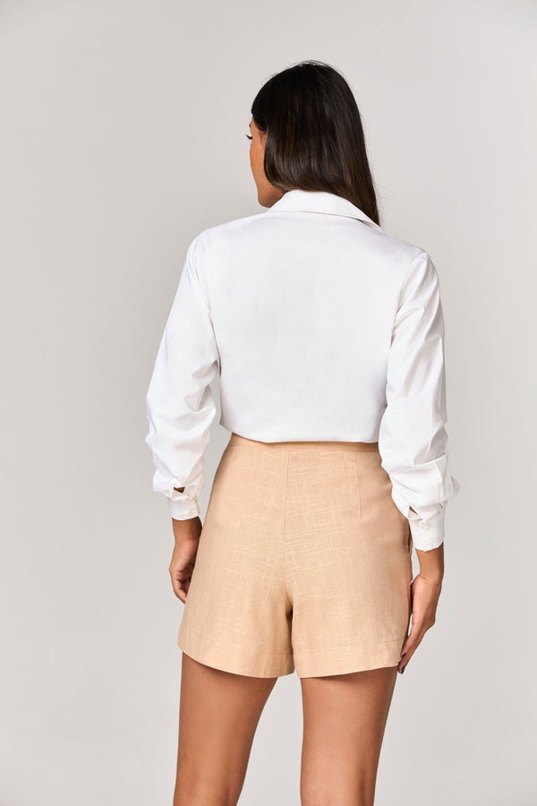 SHORT COM LAPELA NO BOLSO FRONTAL