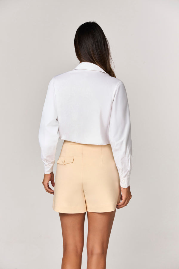 SHORT ALFAIATARIA COM PESPONTOS E DETALHE BOTOES