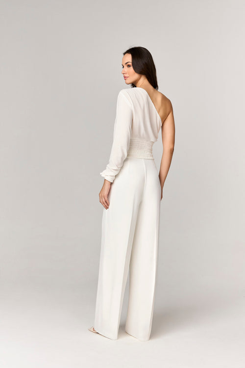 BLUSA COM OMBRO SO E DETALHE FRANZIDOS