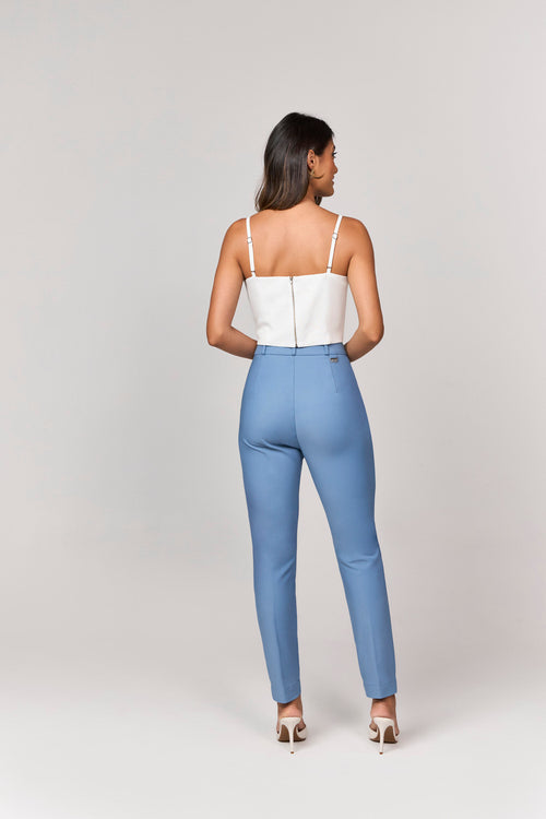 BLUSA CROPPED COM DETALHE BUSTO