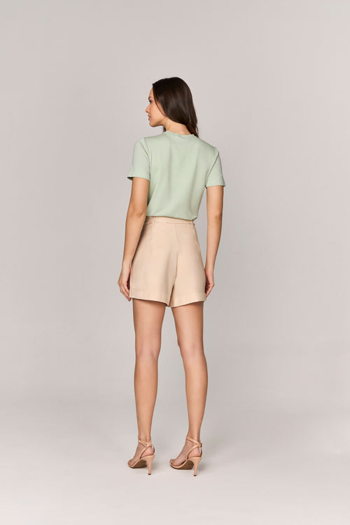BLUSA T-SHIRT COM VAZADOS E PEROLAS APLICADAS