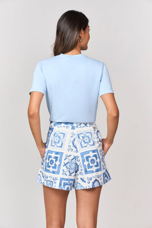SHORT ESTAMPADO COM AZULEJOS