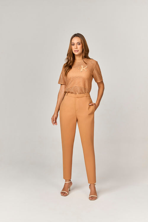 BLUSA T-SHIRT DE TELA COM CROPPED EM MALHA