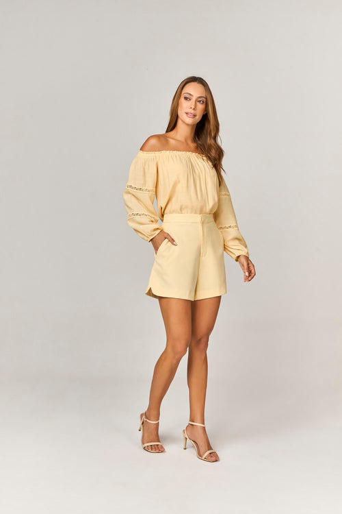 BLUSA OMBRO A OMBRO COM AVIAMENTO APLICADO