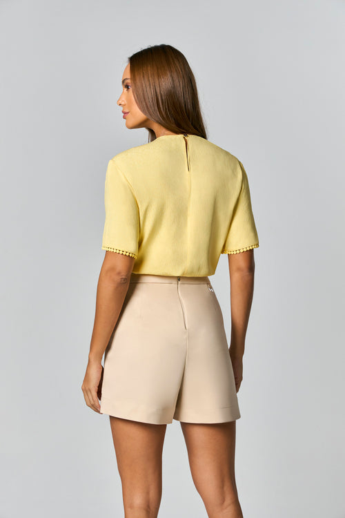 SHORT ALFAIATARIA COM DETALHE BOTAO CORDA