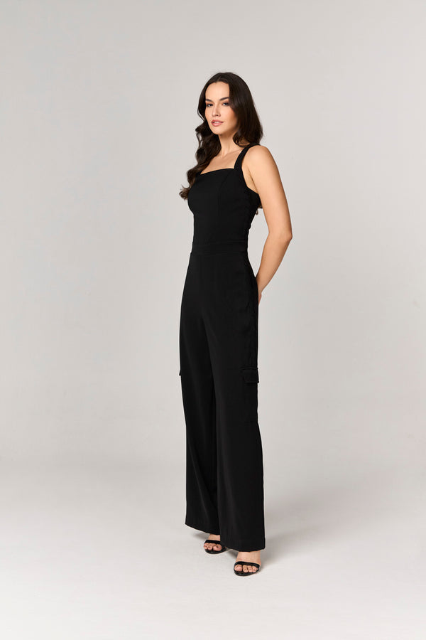MACACAO PANTALONA COM DETALHE TRANCAS
