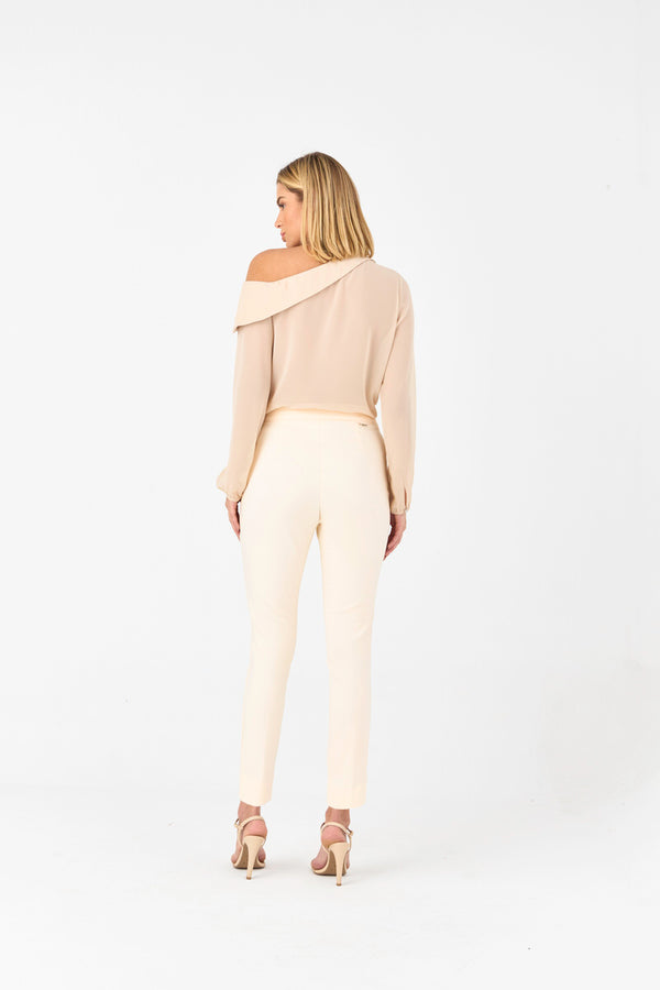 CALCA SKINNY COM ZIPER PUXADOR CORACAO