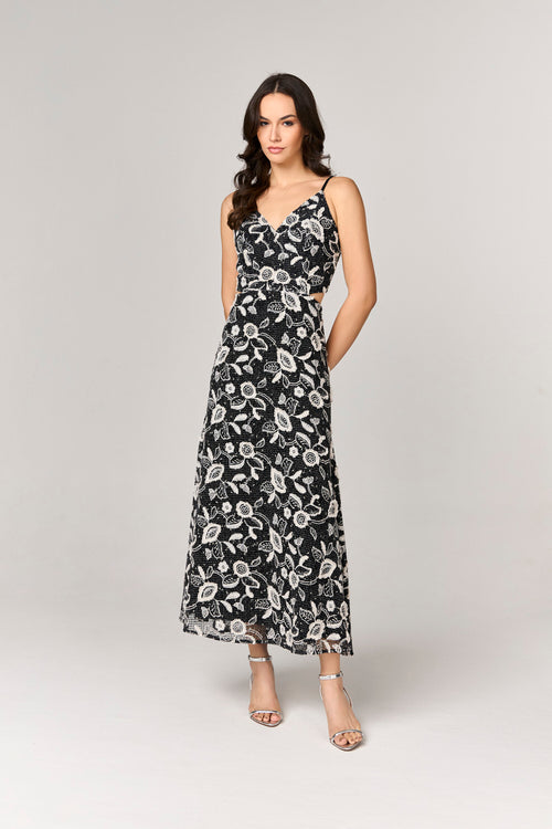 VESTIDO LONGO COM DETALHE VAZADO LATERAL