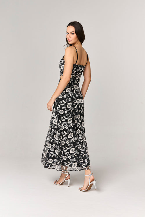 VESTIDO LONGO COM DETALHE VAZADO LATERAL
