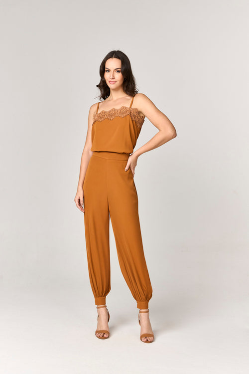 CONJUNTO CALCA E BLUSA COM DETALHE RENDA