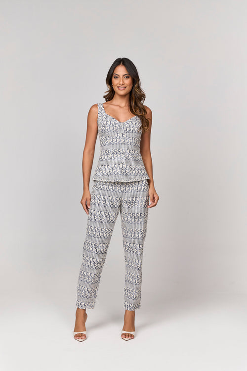 CONJUNTO CALCA E BLUSA COM TECIDO BORDADO E BOTOES BOMBE