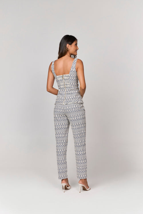 CONJUNTO CALCA E BLUSA COM TECIDO BORDADO E BOTOES BOMBE