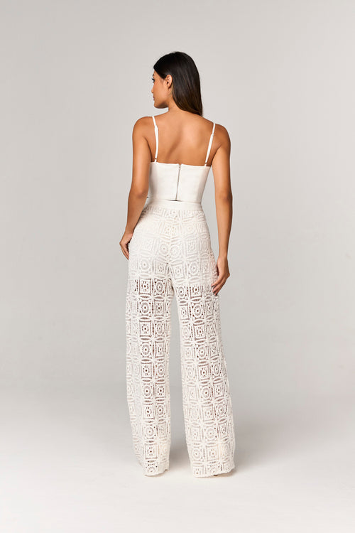 CONJUNTO CALCA E CROPPED COM DETALHE PAETE