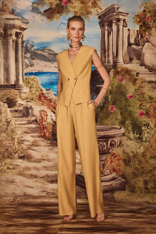 CONJUNTO CALCA E COLETE COM DETALHE NERVURA E BOLSO VERDUGO