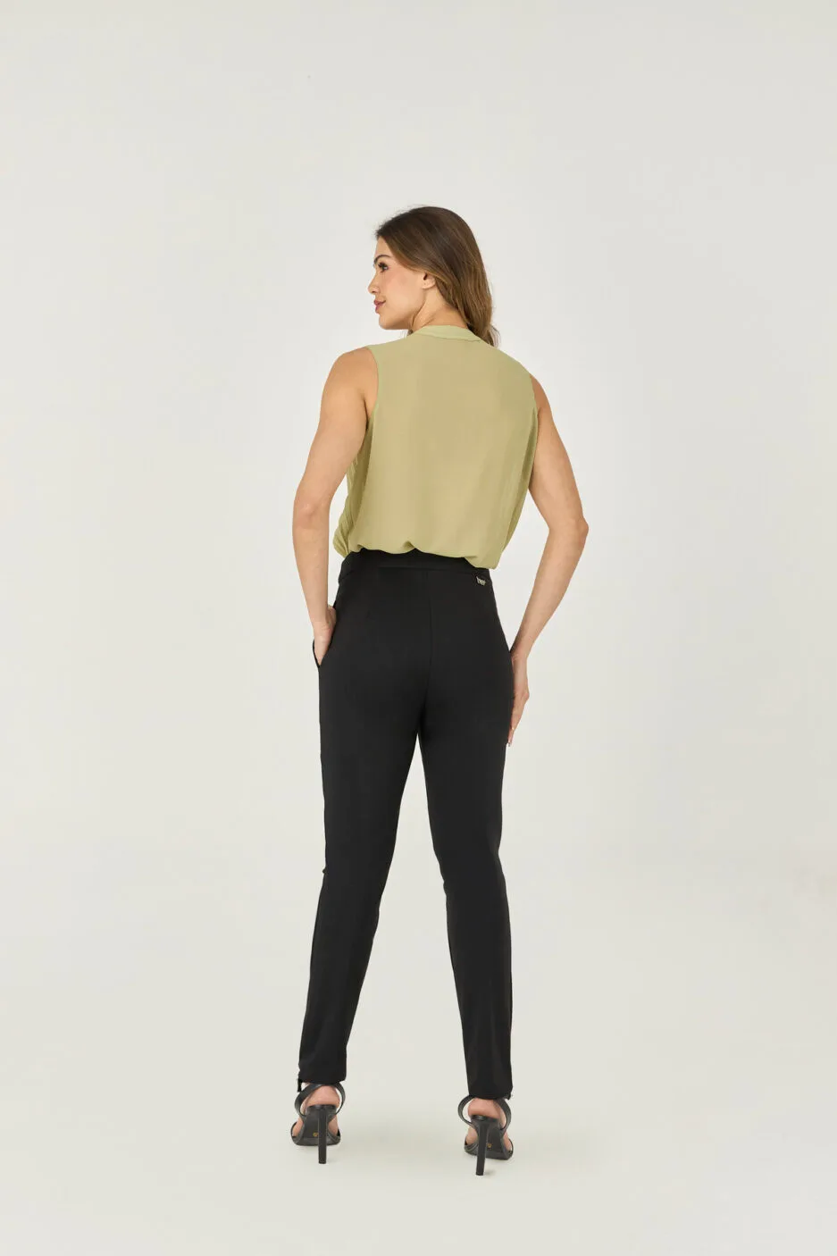 Blusa Regata Detalhe Frente Plissada