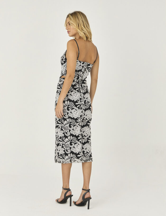 Conjunto Saia E Blusa De Tela Bordada