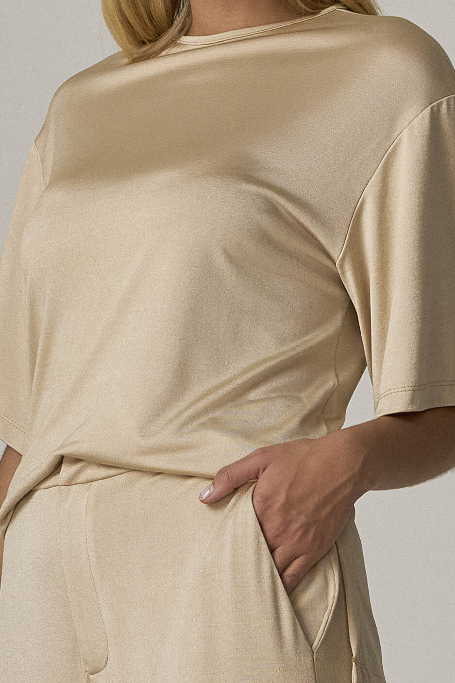 Blusa T-shirt Com Recortes