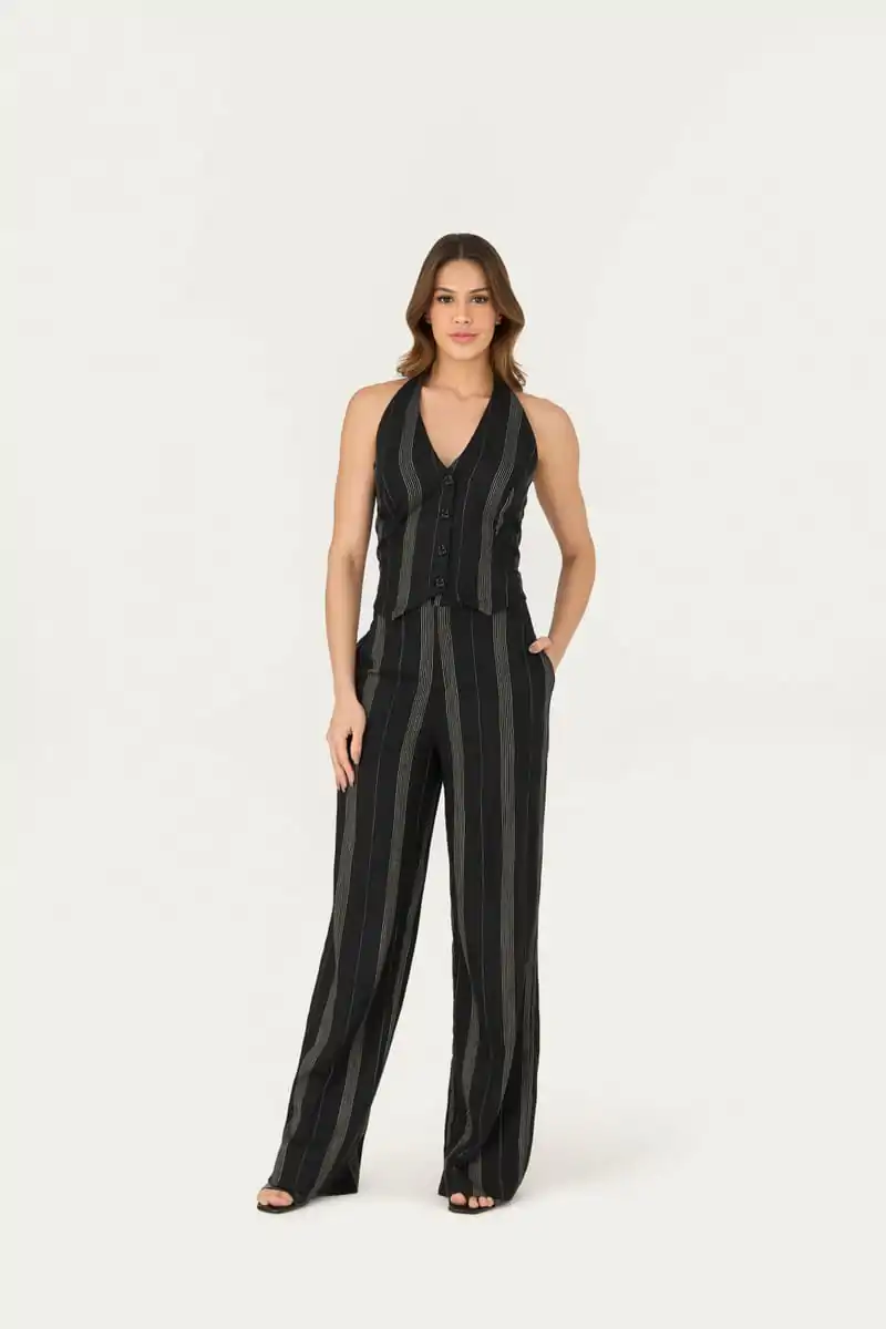 Conjunto Calca E Blusa Com Detalhe Botoes
