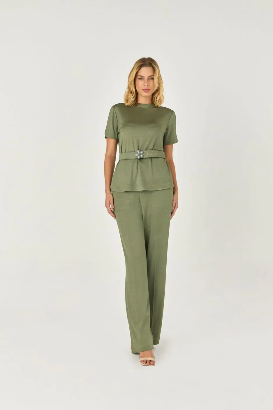 Blusa T-shirt Detalhe Cinto Coberto