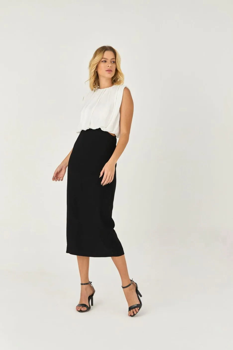 Vestido Curto Com Detalhe P B