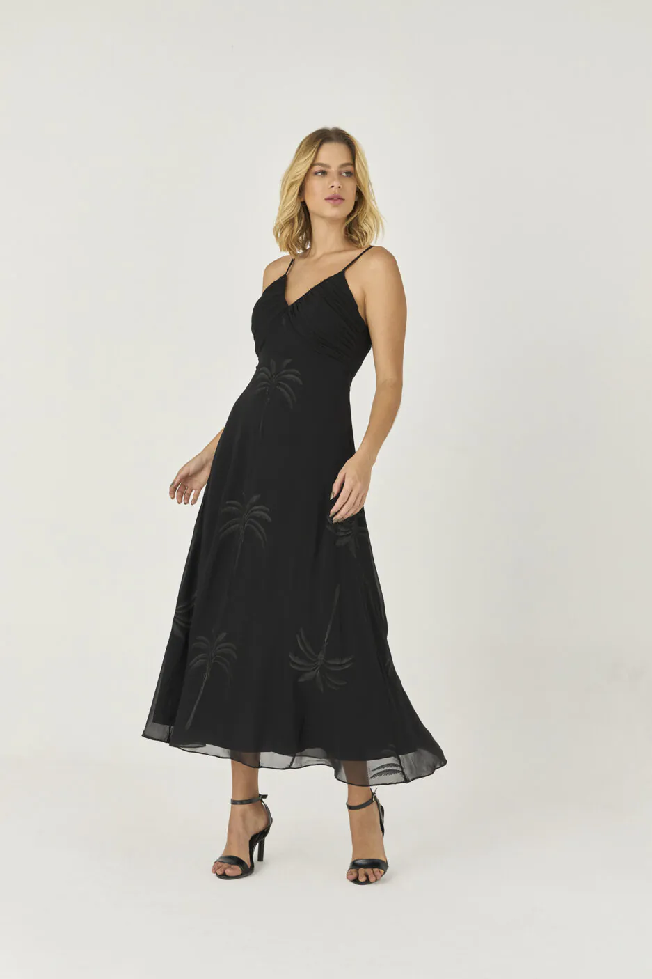 Vestido Midi Com Bordado Plissado